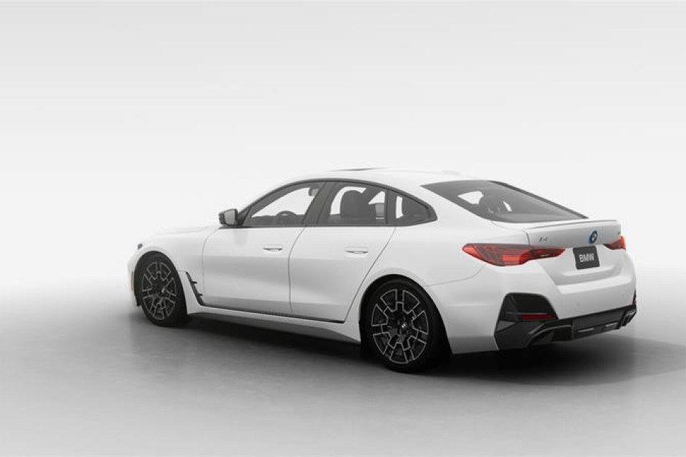 2025 BMW i4 - Image 8