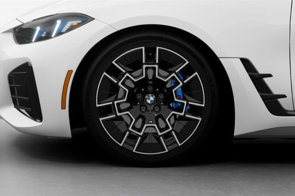 2025 BMW i4 - Image 10