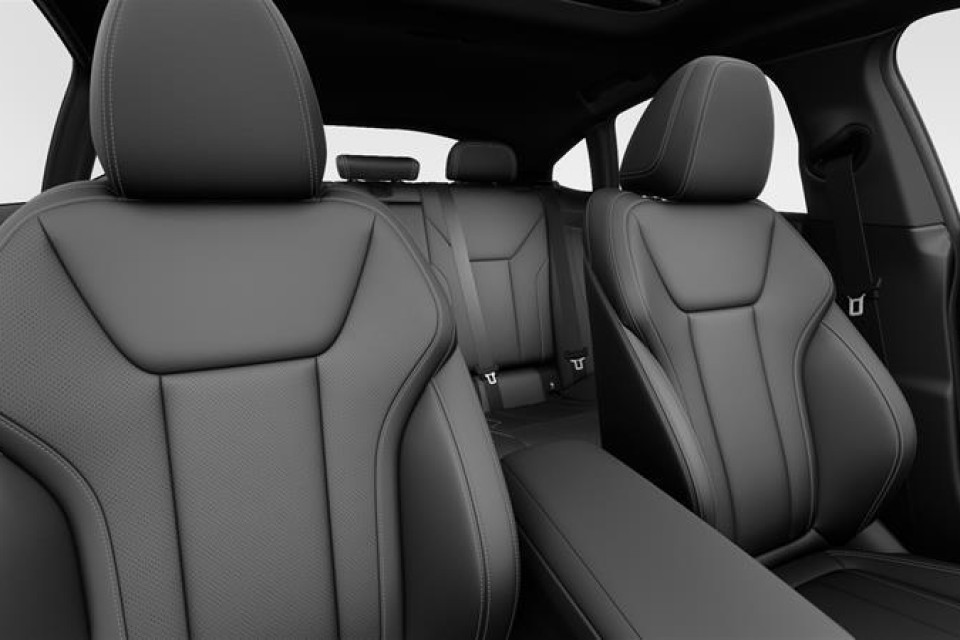 2025 BMW i4 - Image 13