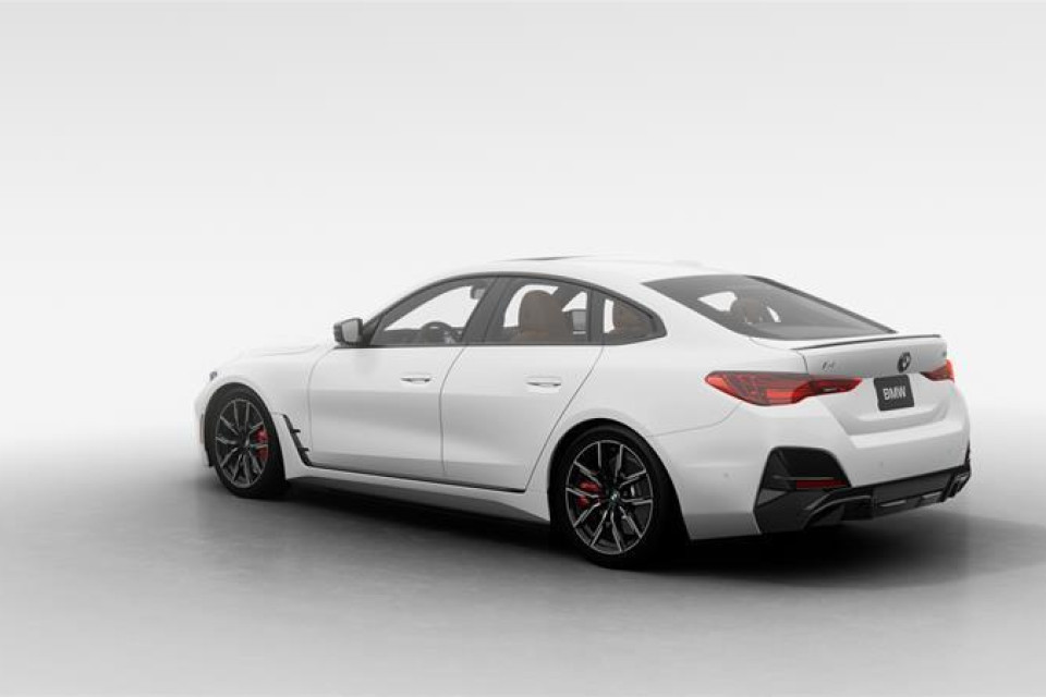 2025 BMW i4 - Image 2