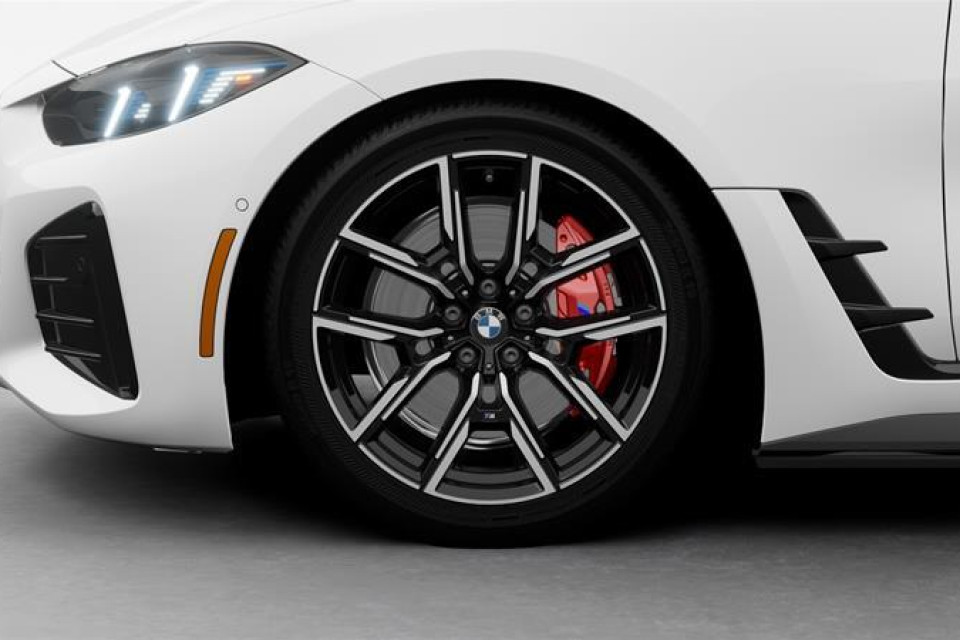 2025 BMW i4 - Image 7