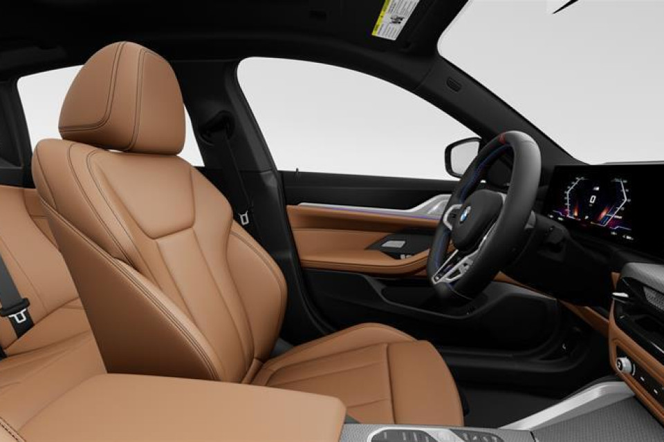 2025 BMW i4 - Image 9