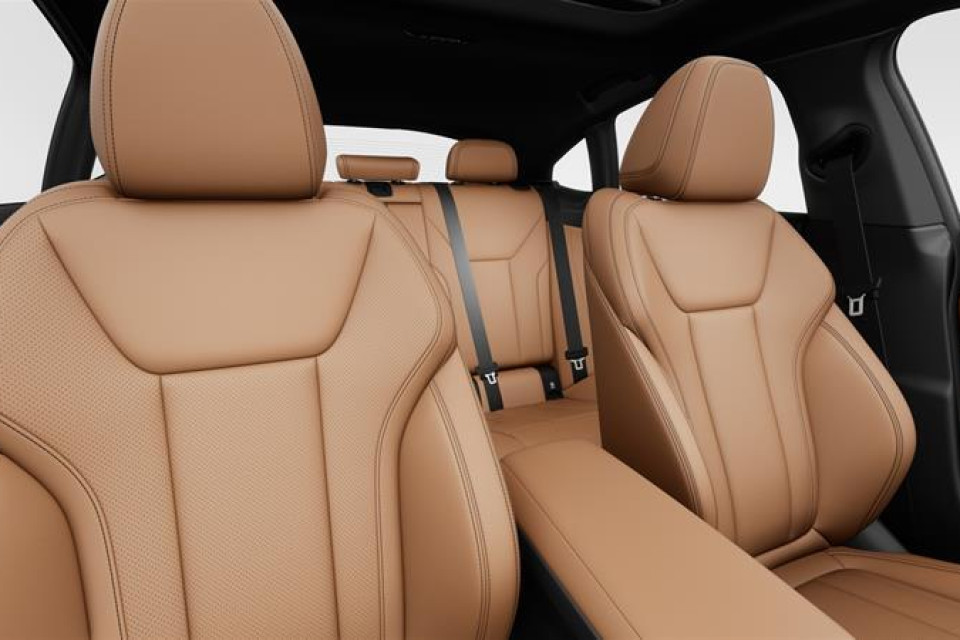 2025 BMW i4 - Image 11