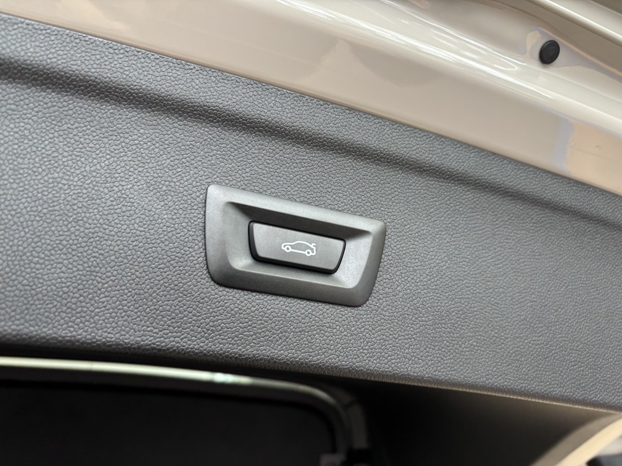 2026 BMW iX - Image 7