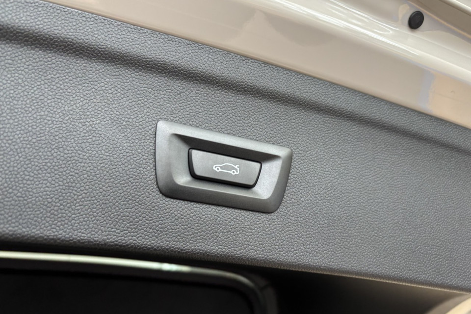 2026 BMW iX - Image 7