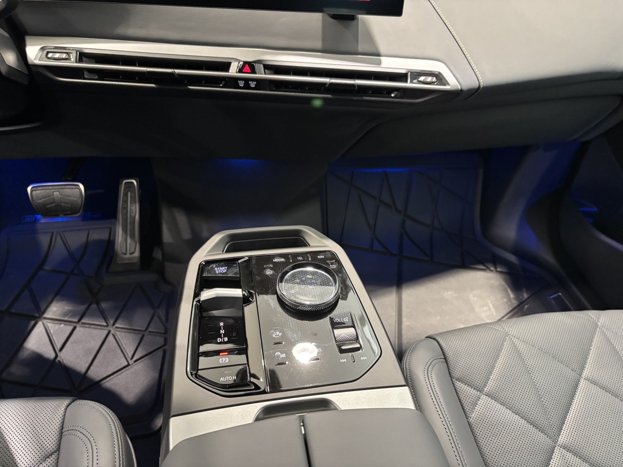 2026 BMW iX - Image 15