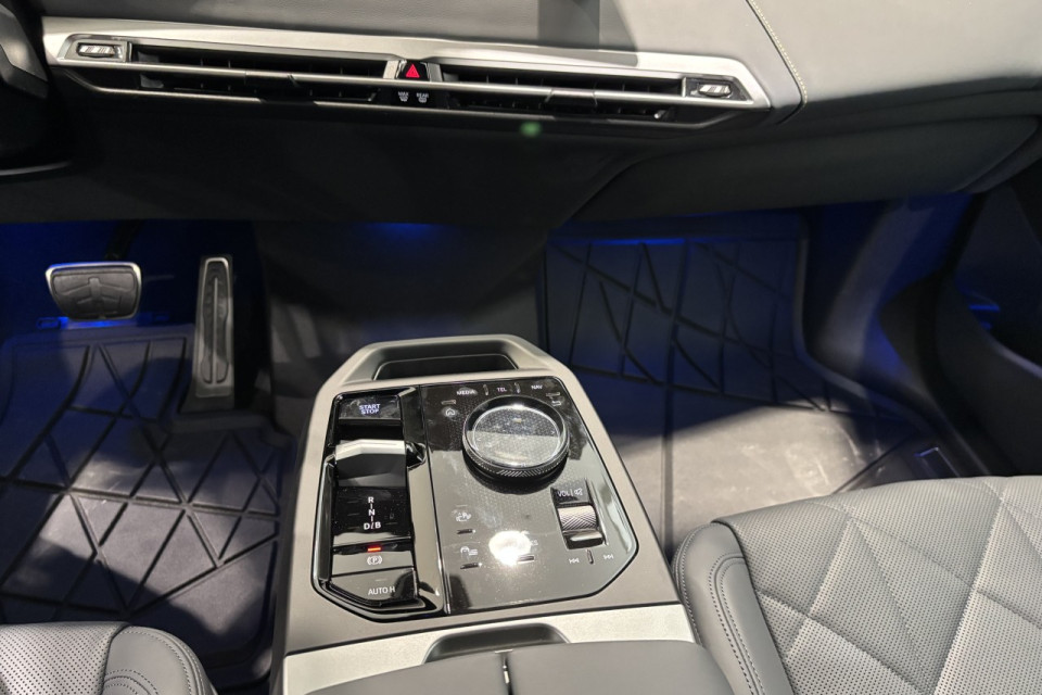2026 BMW iX - Image 15