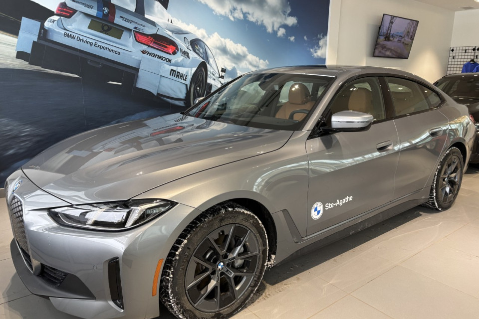 2025 BMW i4 - Image 1