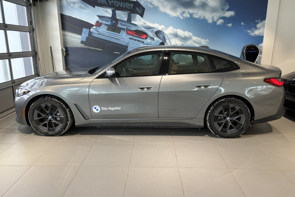 2025 BMW i4 - Image 2