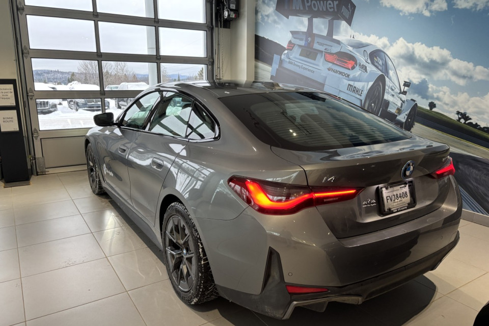 2025 BMW i4 - Image 4