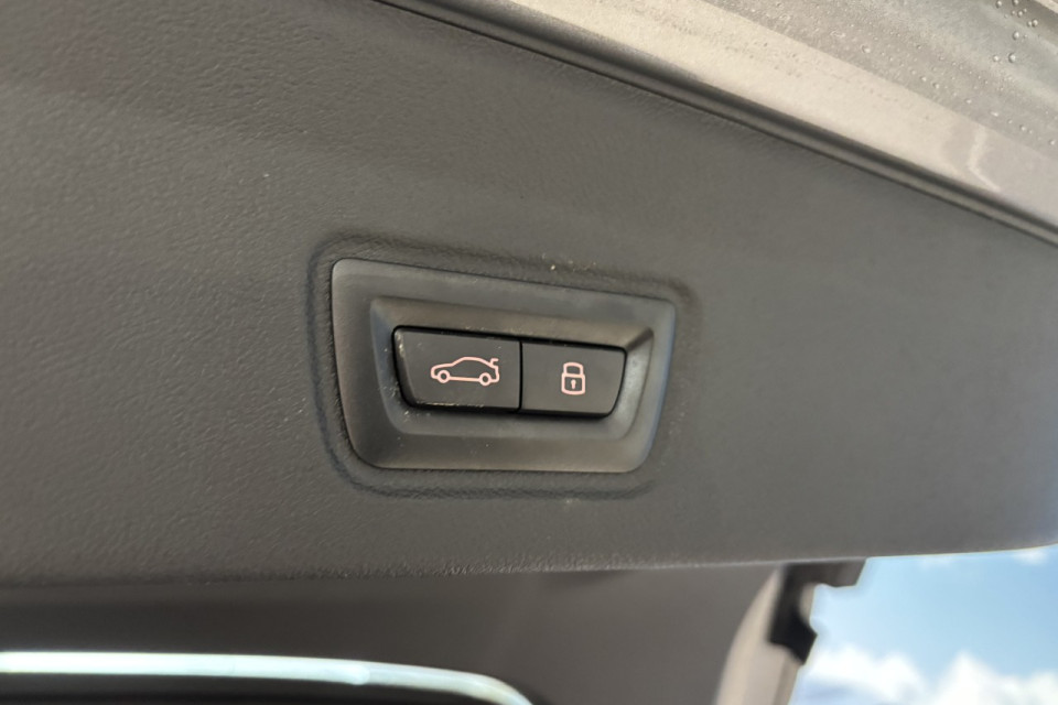 2025 BMW i4 - Image 7