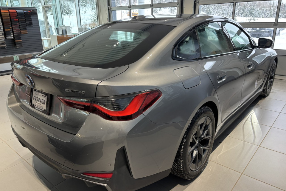 2025 BMW i4 - Image 8