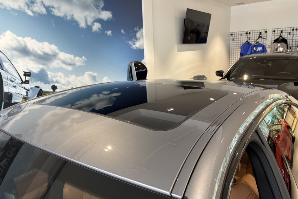 2025 BMW i4 - Image 10