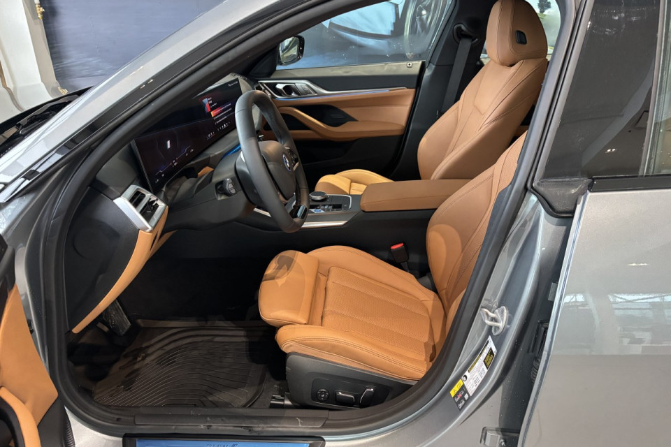 2025 BMW i4 - Image 12