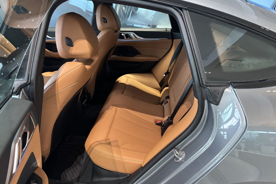 2025 BMW i4 - Image 13