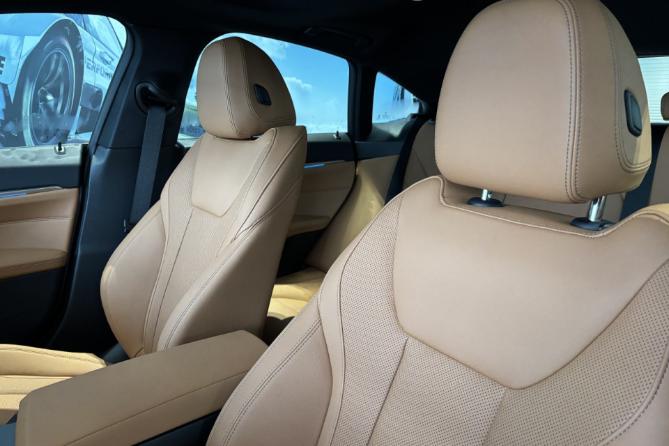 2025 BMW i4 - Image 15