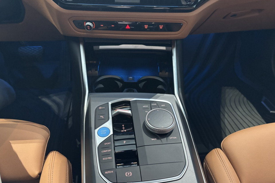 2025 BMW i4 - Image 17