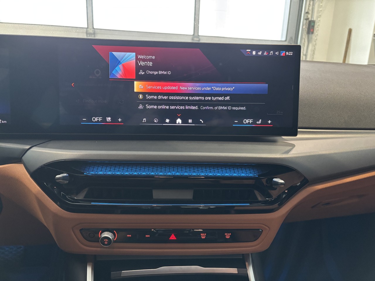 2025 BMW i4 - Image 18