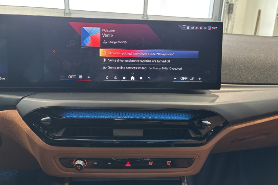 2025 BMW i4 - Image 18