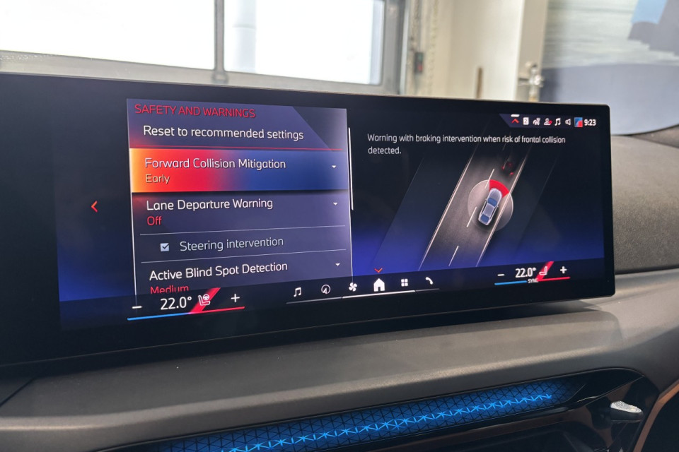 2025 BMW i4 - Image 21