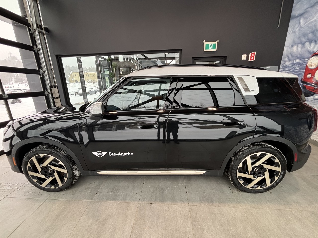 2025 MINI Countryman - Image 2