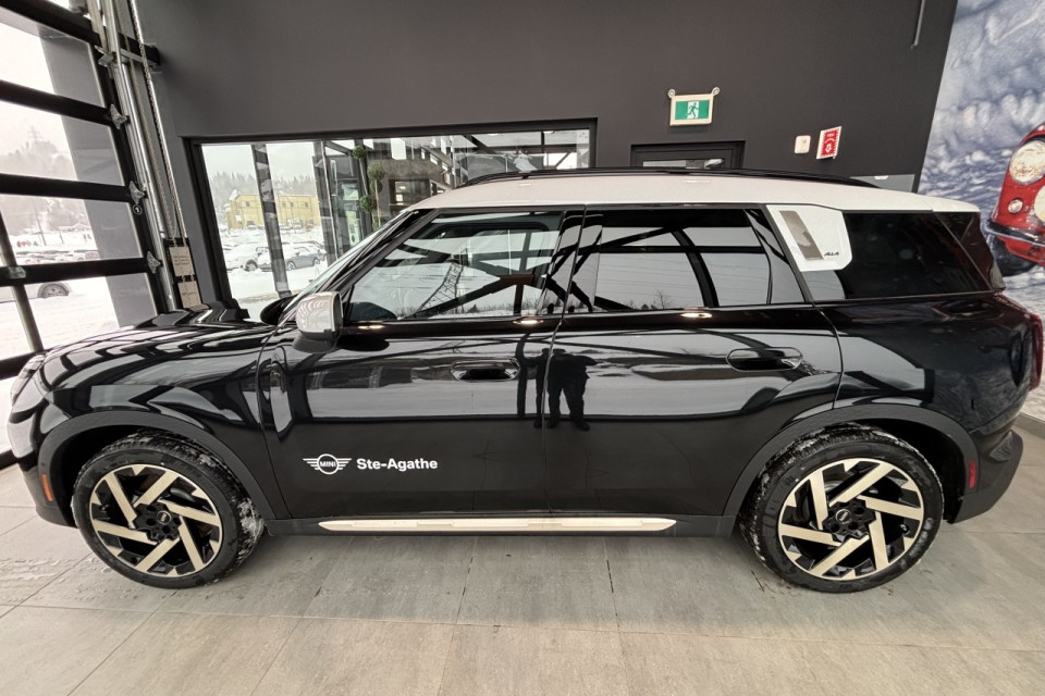 2025 MINI Countryman - Image 2