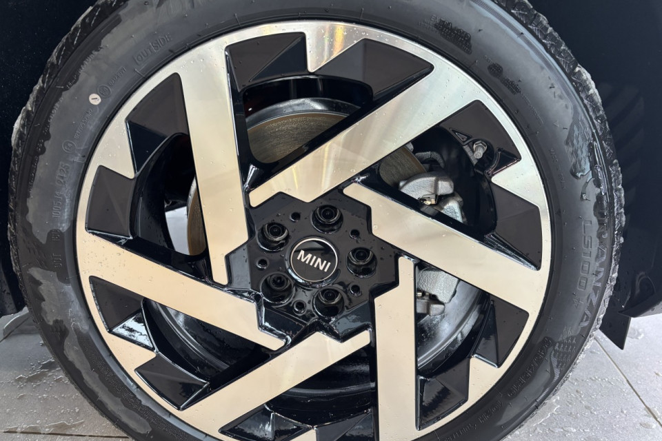 2025 MINI Countryman - Image 3