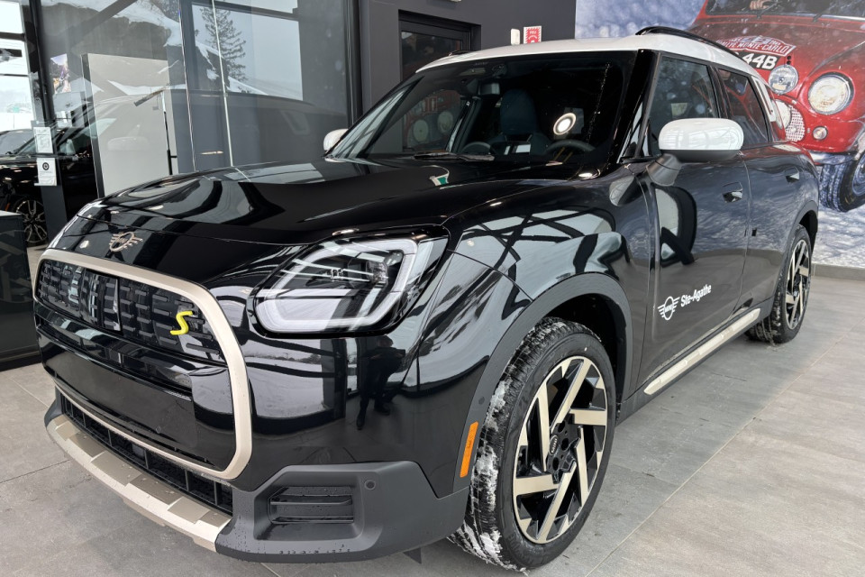 2025 MINI Countryman - Image 1