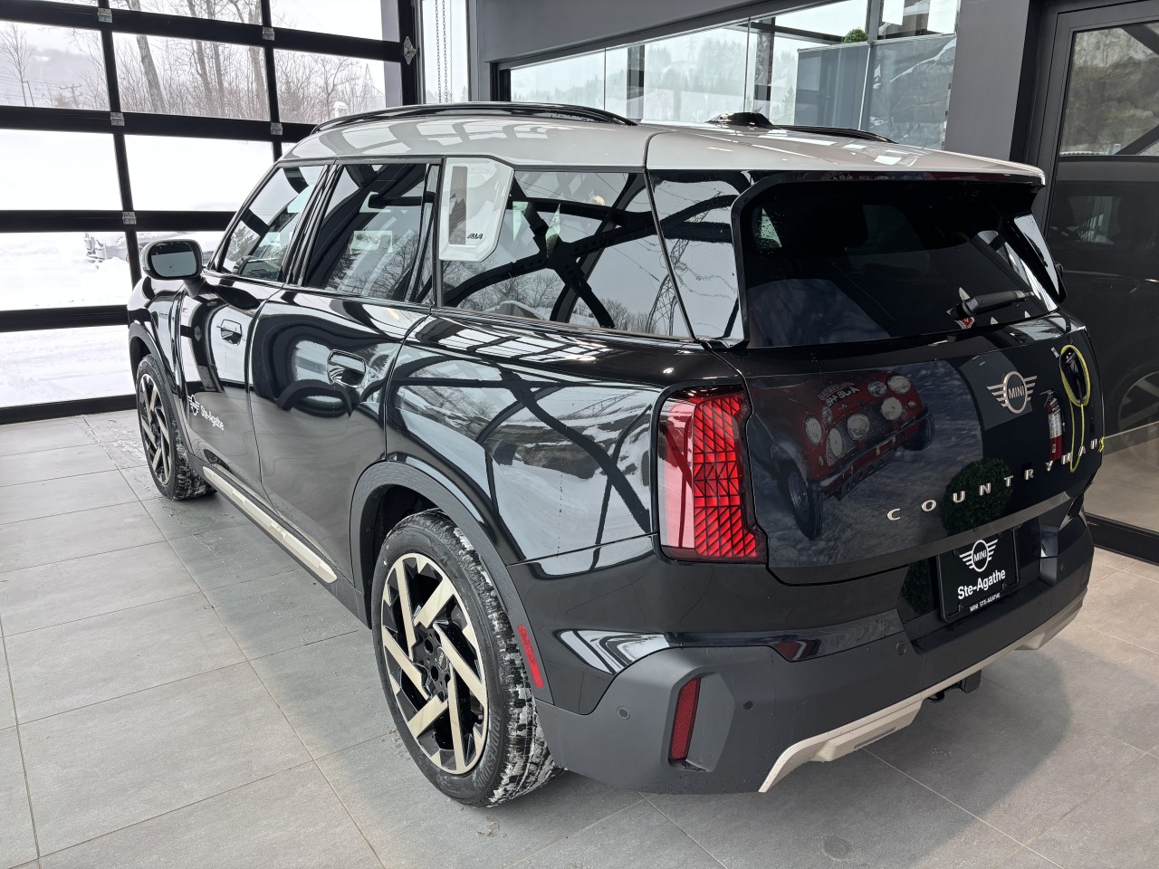 2025 MINI Countryman - Image 5