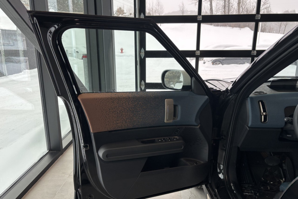 2025 MINI Countryman - Image 13