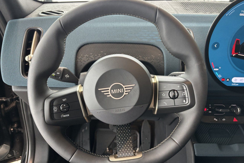 2025 MINI Countryman - Image 15