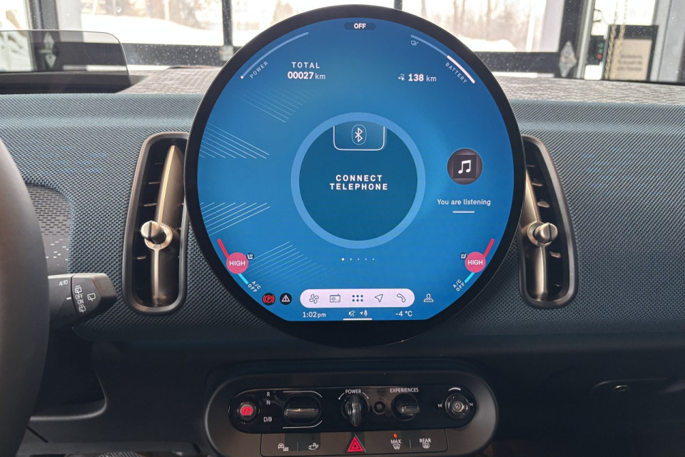 2025 MINI Countryman - Image 16