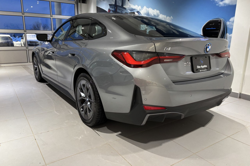 2025 BMW i4 - Image 4