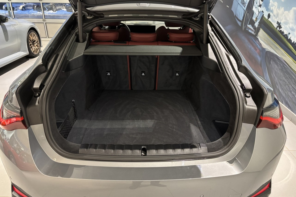 2025 BMW i4 - Image 6