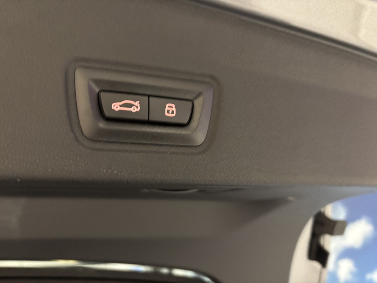 2025 BMW i4 - Image 7