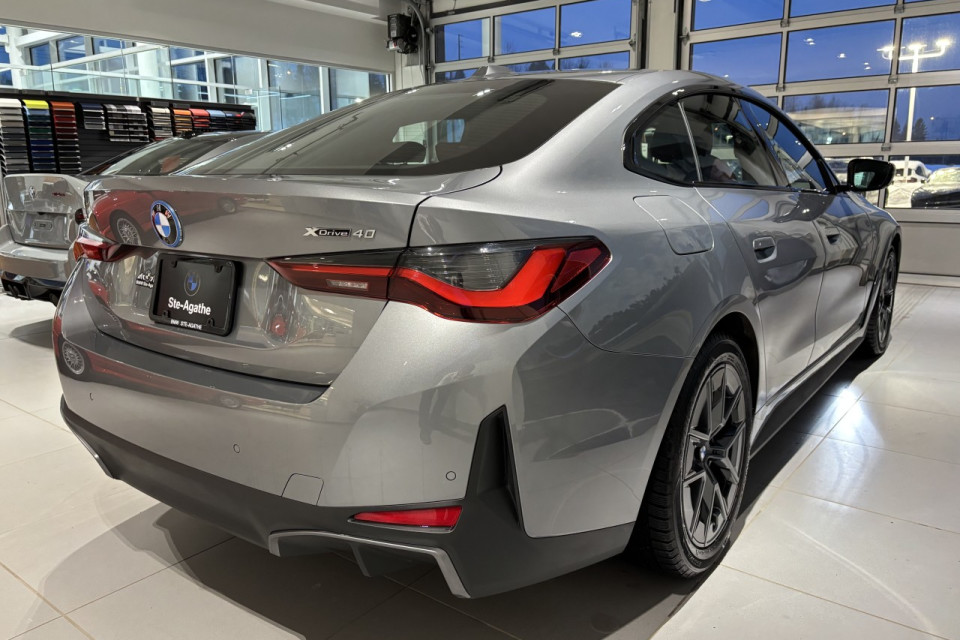 2025 BMW i4 - Image 8