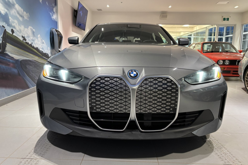 2025 BMW i4 - Image 10