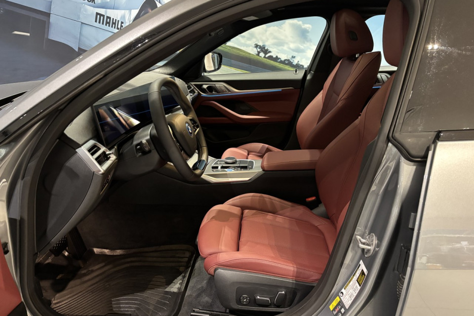 2025 BMW i4 - Image 11