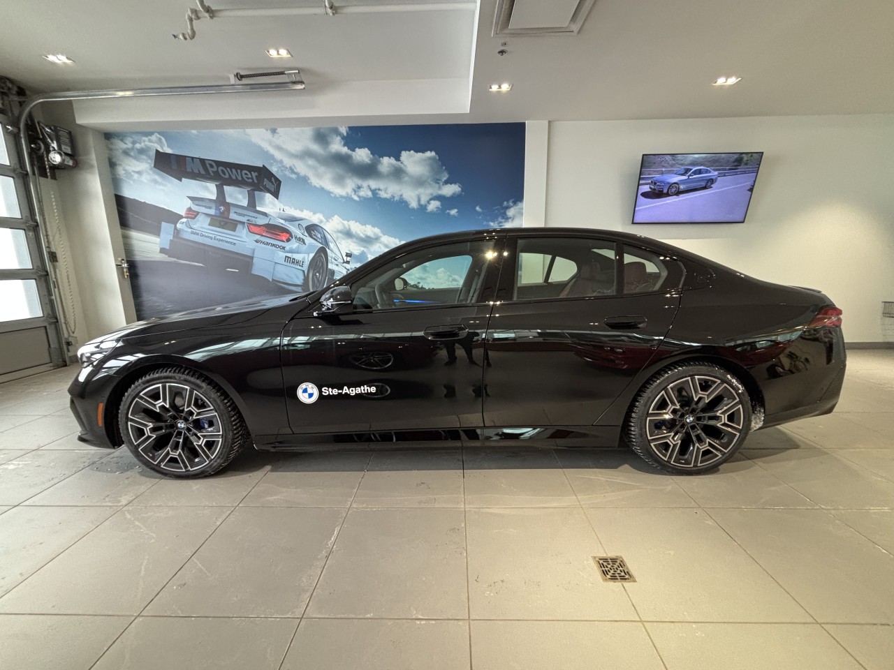 2026 BMW i5 - Image 2