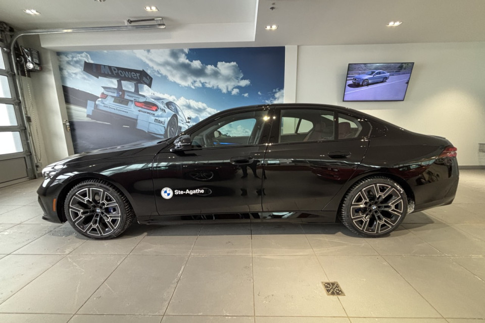 2026 BMW i5 - Image 2