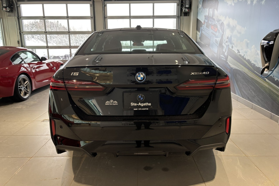 2026 BMW i5 - Image 5