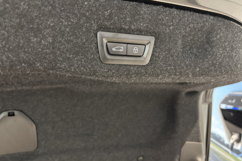 2026 BMW i5 - Image 6