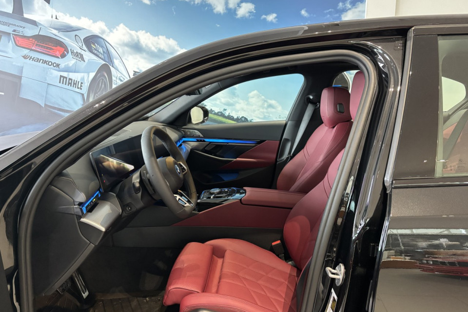 2026 BMW i5 - Image 11