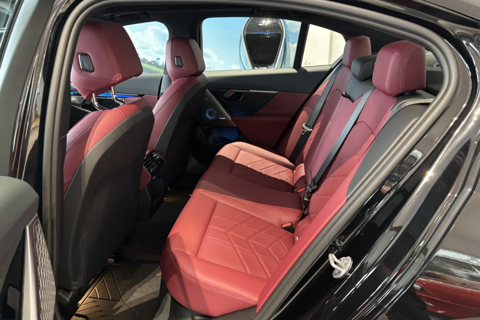 2026 BMW i5 - Image 13