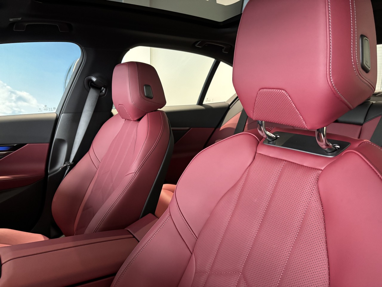 2026 BMW i5 - Image 15