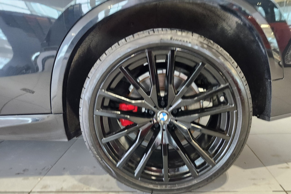 2025 BMW X5 - Image 3