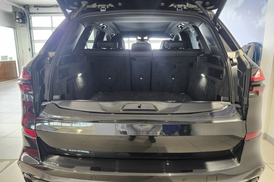 2025 BMW X5 - Image 6