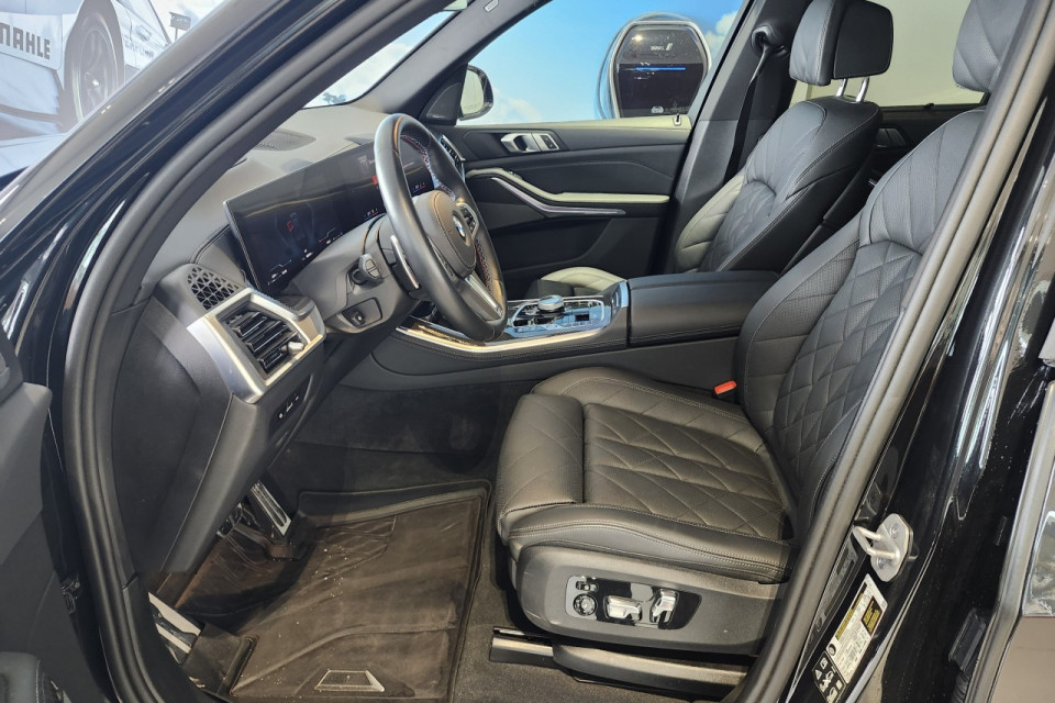 2025 BMW X5 - Image 12
