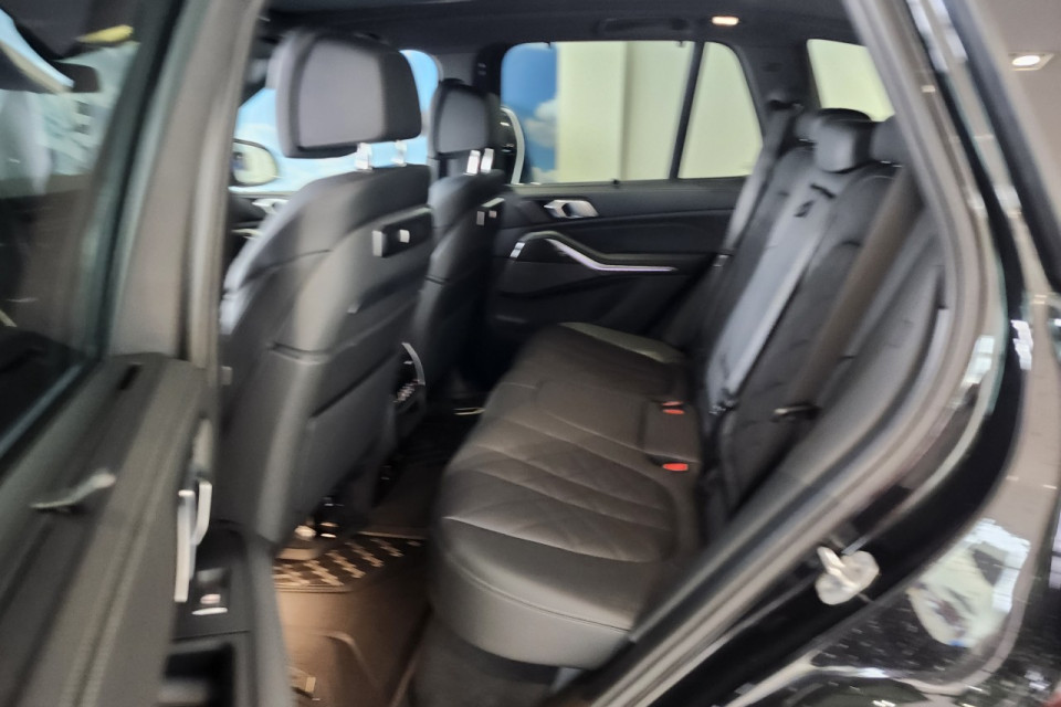2025 BMW X5 - Image 13