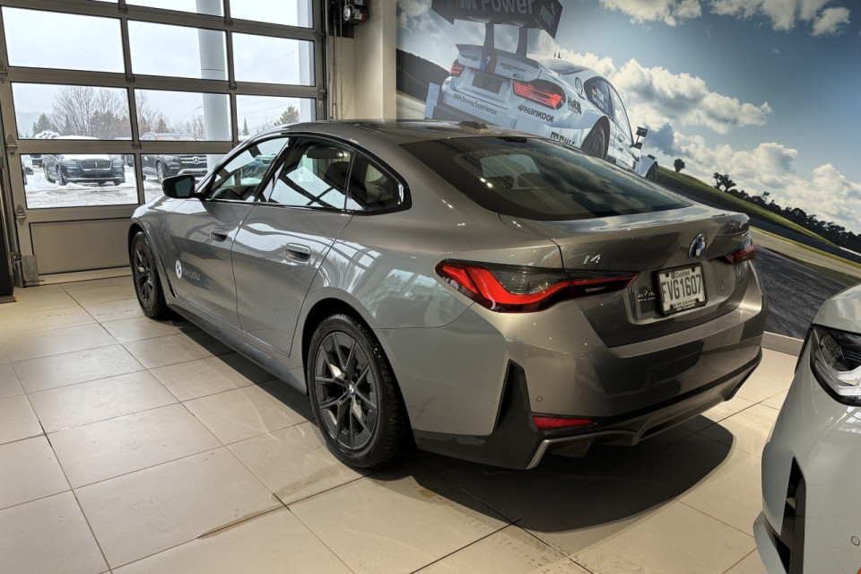 2025 BMW i4 - Image 3